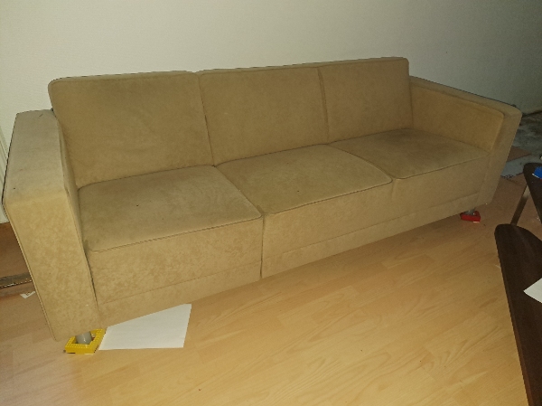 Flyttet sofa og ovn til lossepladsen