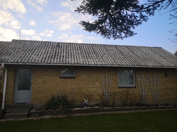 Montering af solceller på tag.