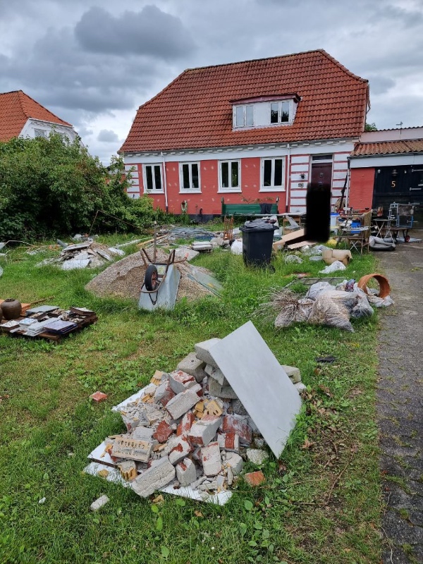 Affald, blandet, alt småt ligger vi i skraldeposer 