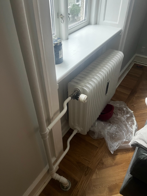 Udskiftning af utæt radiator og levering og montering af ny radiator (1-strengsanlæg)