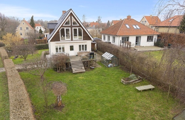 Vinduespudsning af hus i to etager