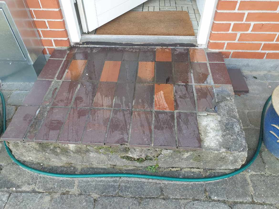 Fliselægning, ved hoveddøren