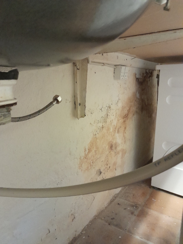 Skruet bordplade løs og  fjernet den