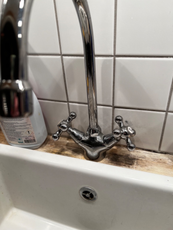 Reparation af blandingsbatterier og toilet