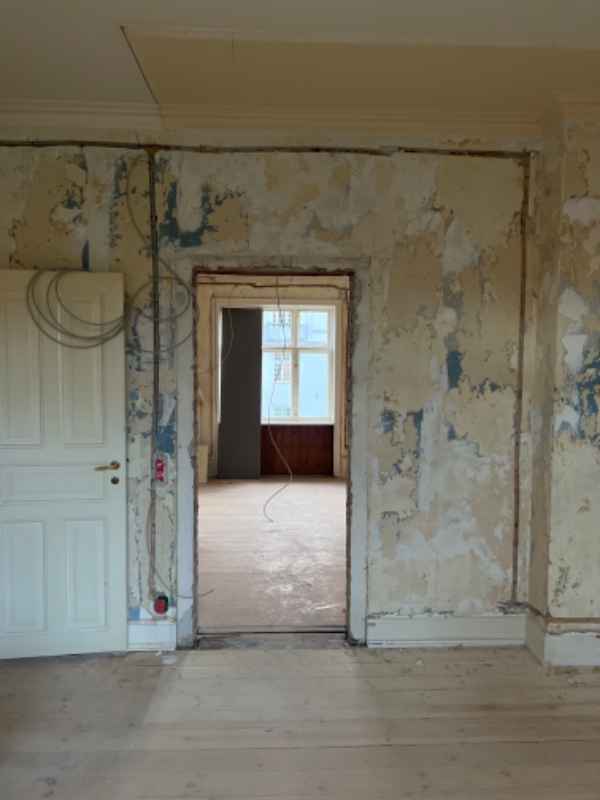 Fjerne tapet og gør vægge klar til maler