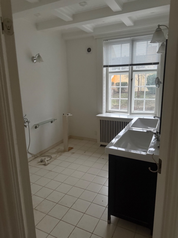 Fjerne klinker i badeværelse