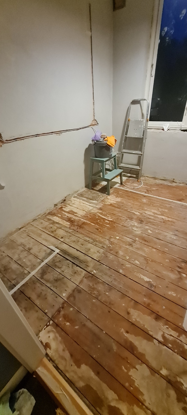 Udjævning af gammelt trægulv