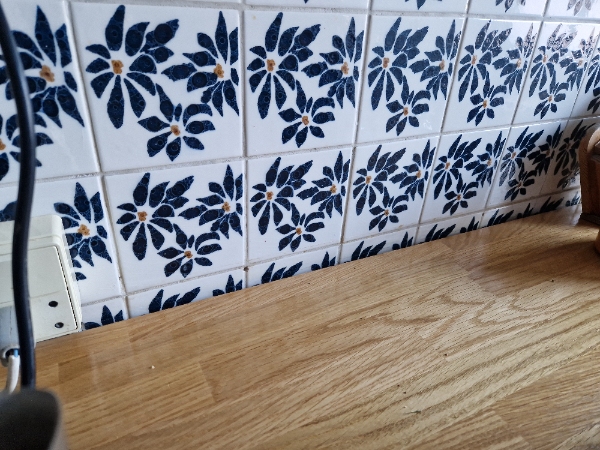 Montere fodpaneler og køkkenbordsliste