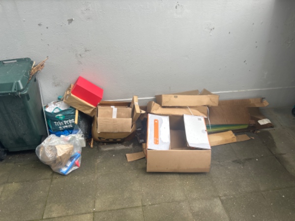 Afhentning af pap og paller