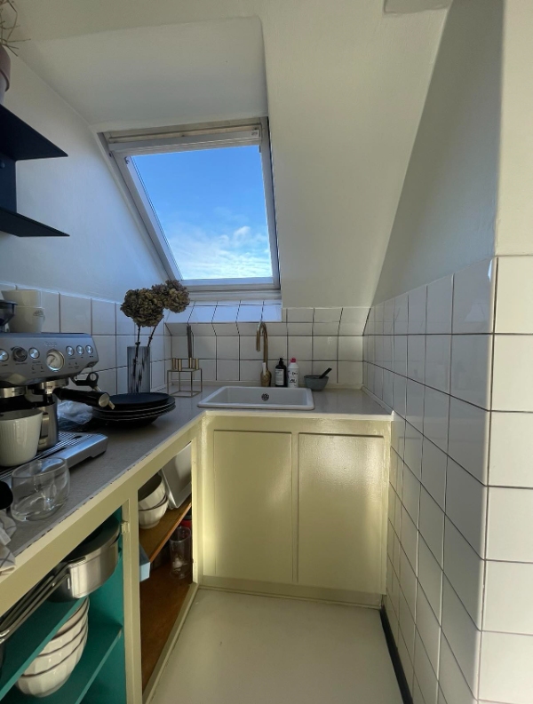 Sætte hamborghængsler + greb på 7 stk 60'er køkkenlåger + sætte dem på