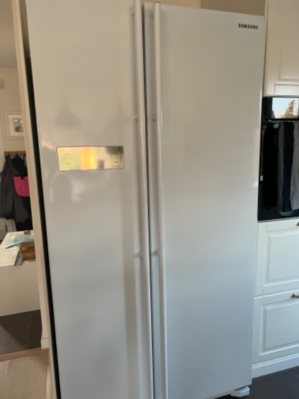 Køleskab til genbrugsplads