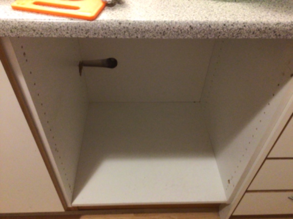 Flytte køleskab tá 2 skabe ned i køkken fjerne lidt køkkenbord