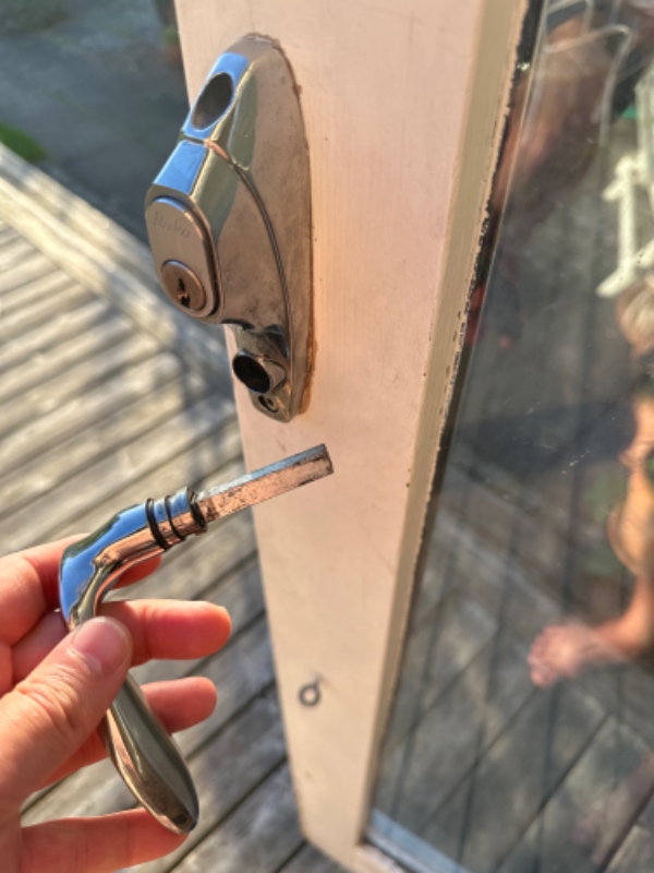 Dørhåndtag på terrassedør falder af