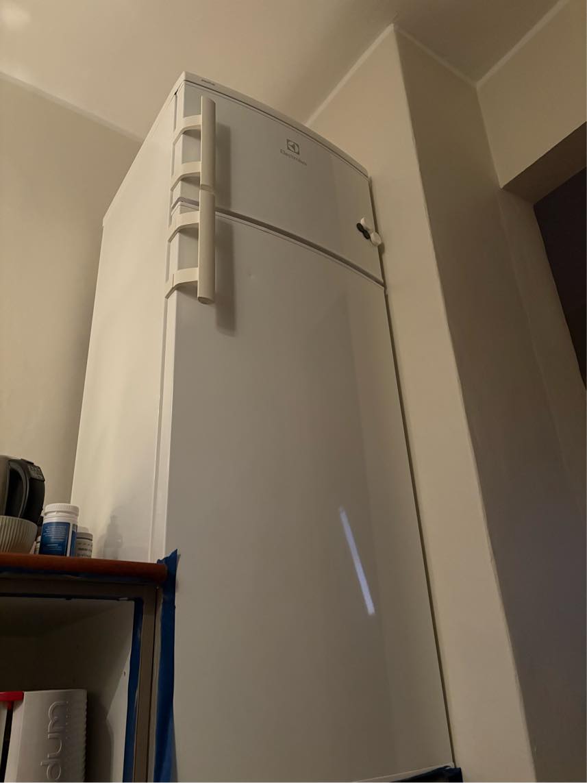 Afmontering af køleskab og fjernelse af skuffe