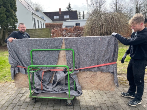 Flytte et tungt granit bord hurtigst muligt fra Slagelse til Sørby. Ca 8 km.