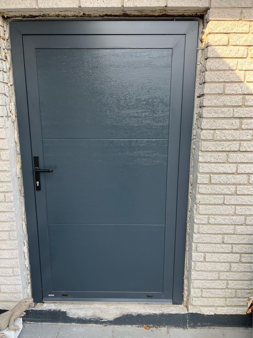 Fugning eller opmuring omkring dør