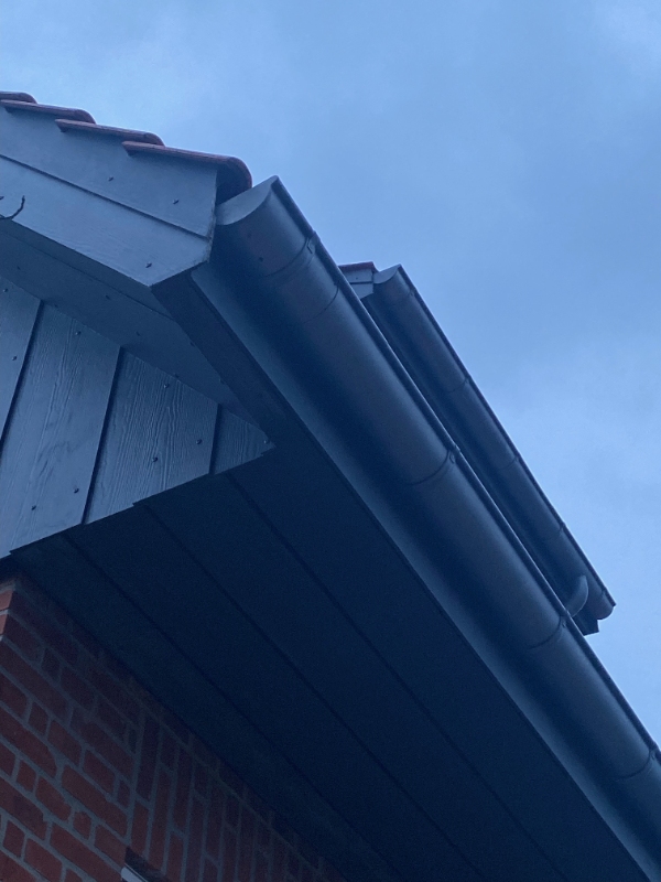 Endestykket på min tagrende skal loddes eller tætnes, så der ikke løber vand ud.