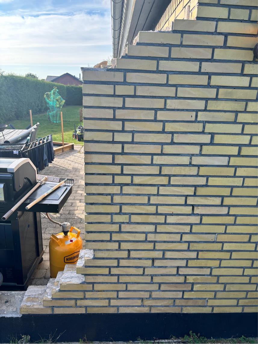 Hjælp til reparation af husmur