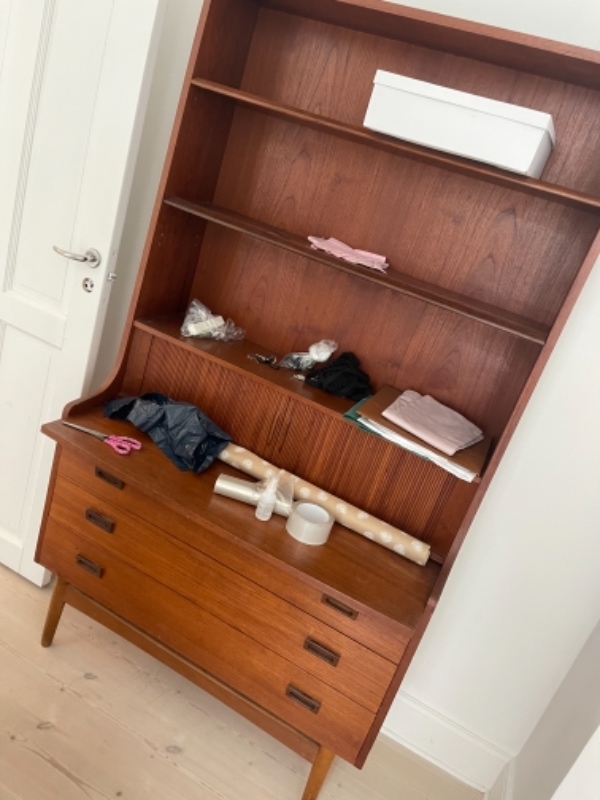 Afmontere og smide 2 ikea skabe, 1 høj seng og en teak kommode