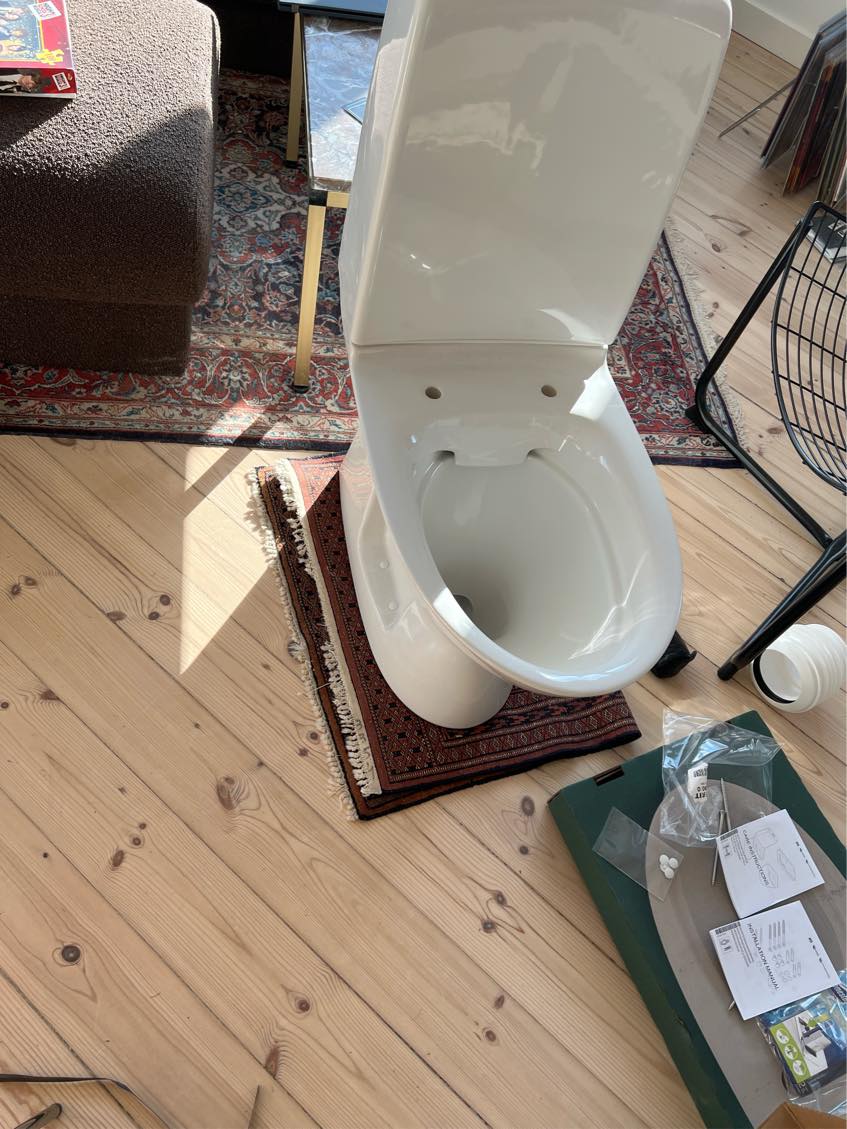 installation af armatur og toilet
