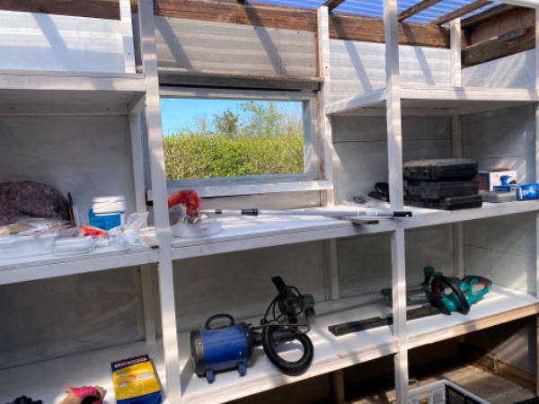 Jeg vil gerne have malet træværk incl reol i mit udhus med Pinotex.