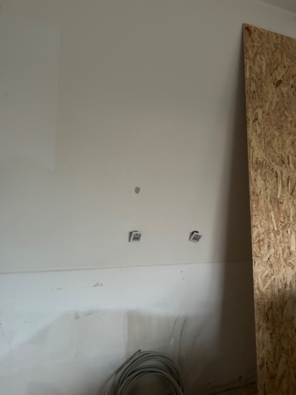 Spartling og slibning af væg og lukning af huller