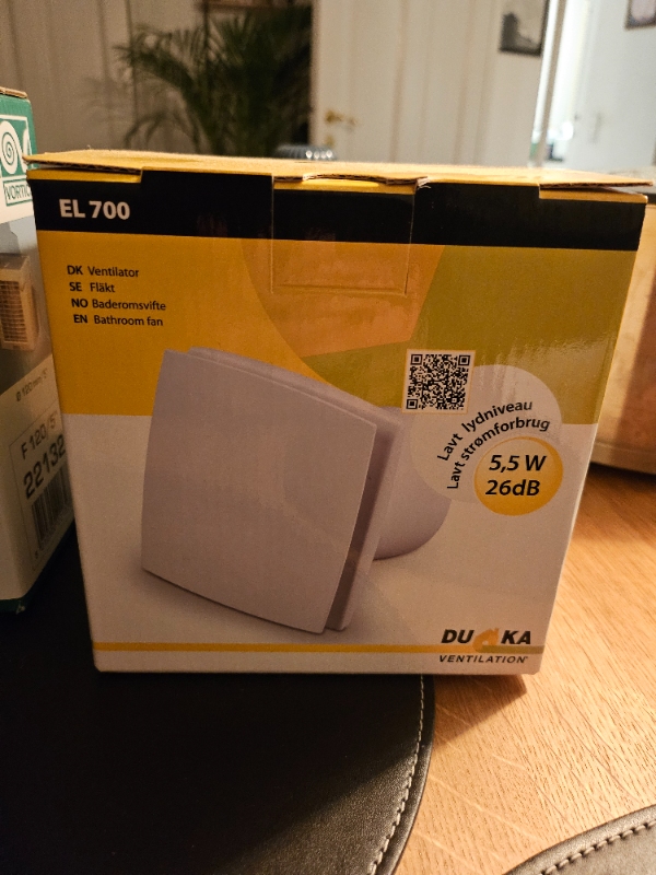 Installation af ventilator på badeværelse.