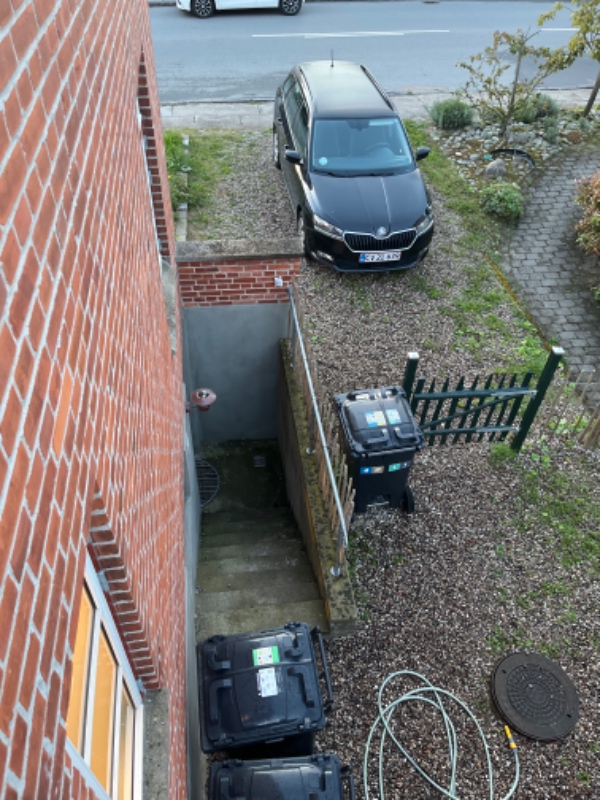 Afhentning af tørretumbler i kælder