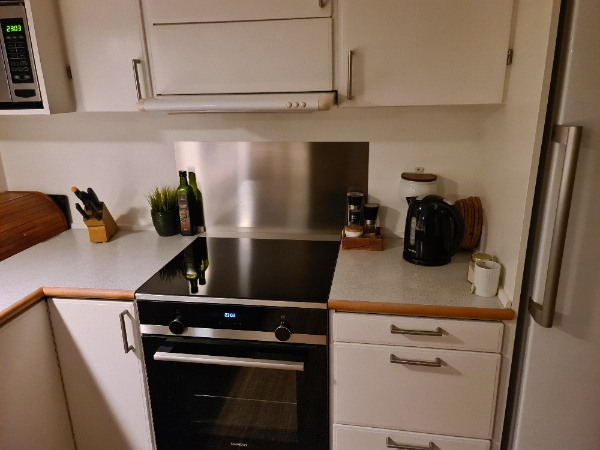 Skift af køkkenbordplade køkken og bryggers.