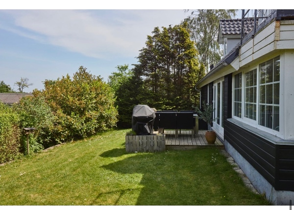 Græsslåning ved sommerhus