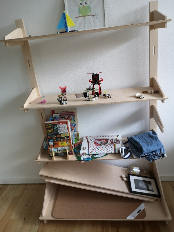 Opsætning af hylder, skrivebord, lampe