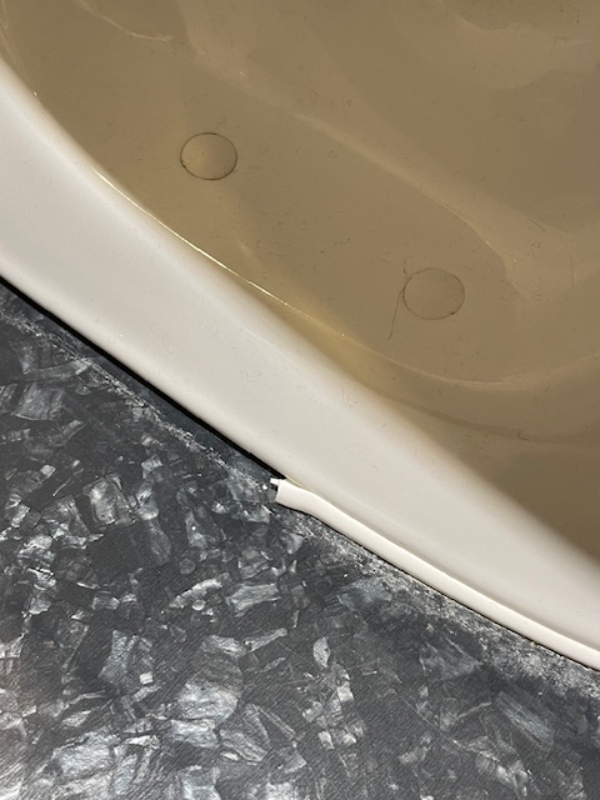 Fugning på badeværelse + ny afløbsrist