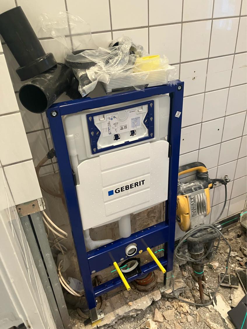 Lavet spots i badeværelse, samt trukket strøm til DUKA ventil