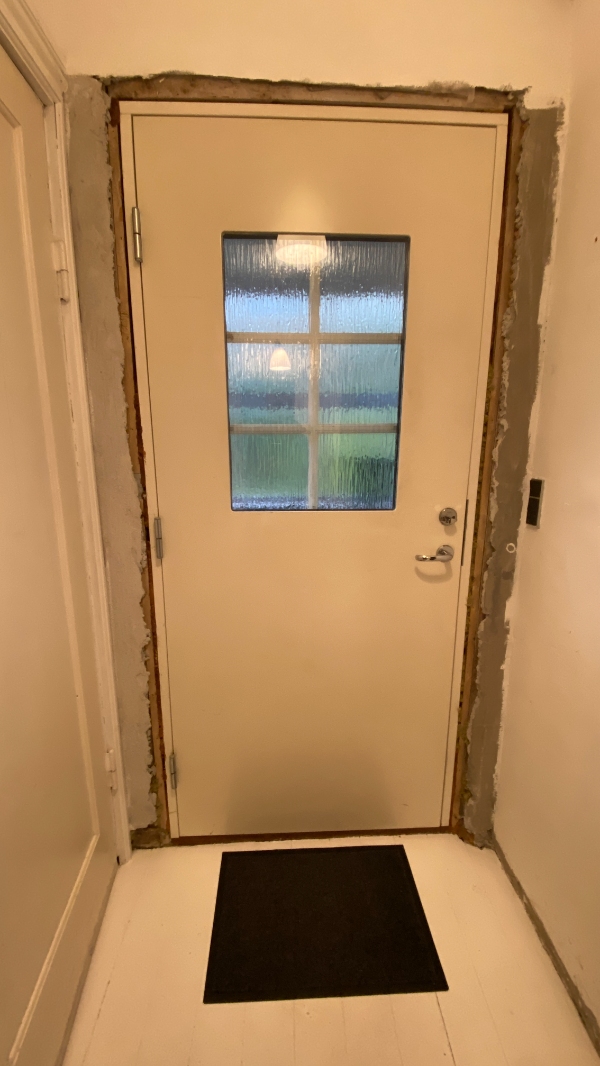 Levere og montere gerigter, fod- og fejelister i hus