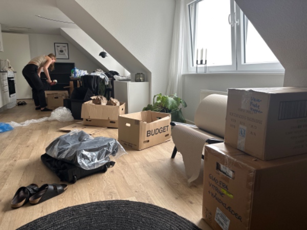 Flytte 9m3 møbler og kasser ned fra 2’ sal ned i trailer