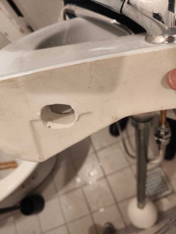 Fastgjort håndvask på badeværelse