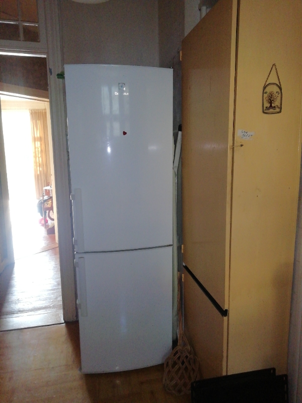 Bortkørsel af 4 hårde hvidevarer og et jer badekar til skrot fra 3 sal