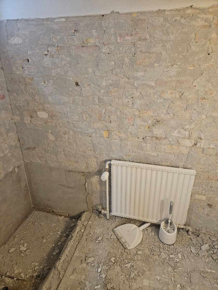 Mure væg på badeværelse