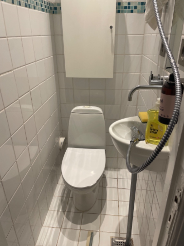 Rengøring af lille badeværelse