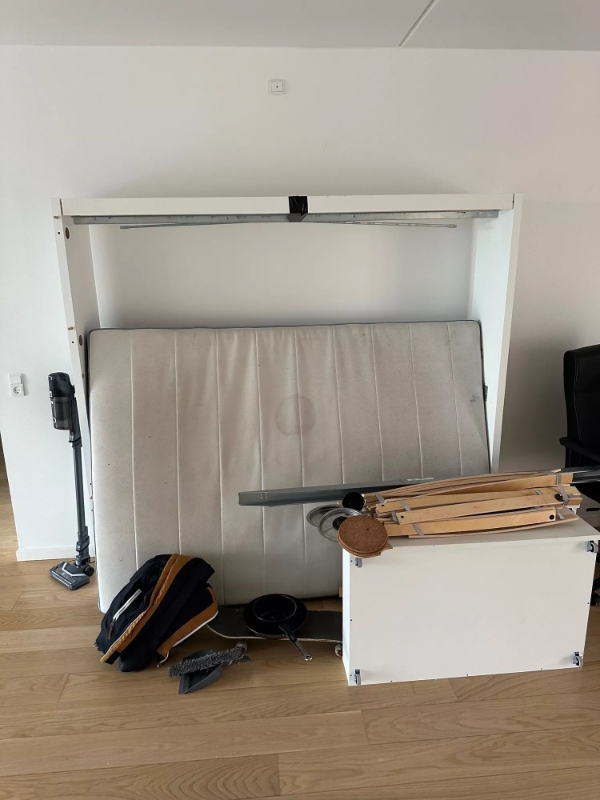 Oprydning/bortskaffelse af efterladte sager i lejlighed i Vallensbæk Strand