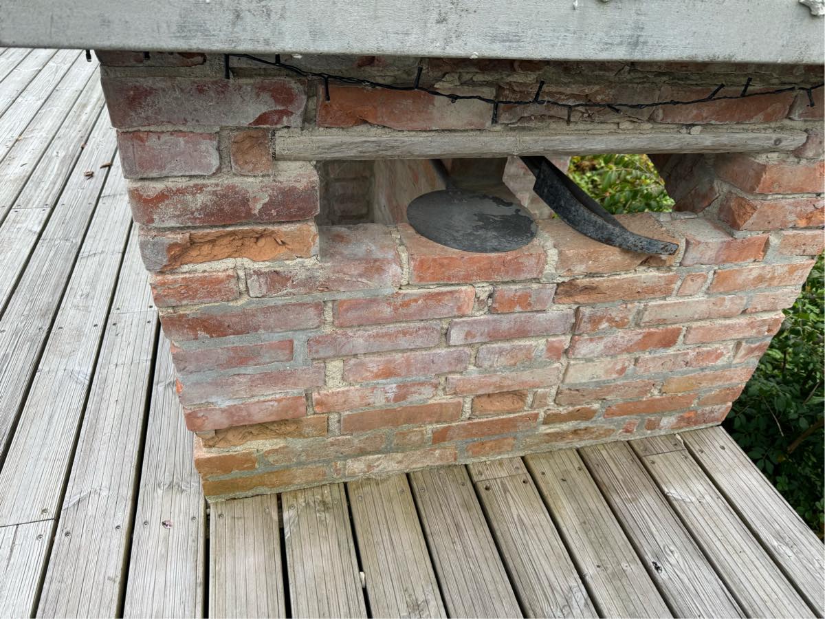 Oppudsning af udekøkkenbord