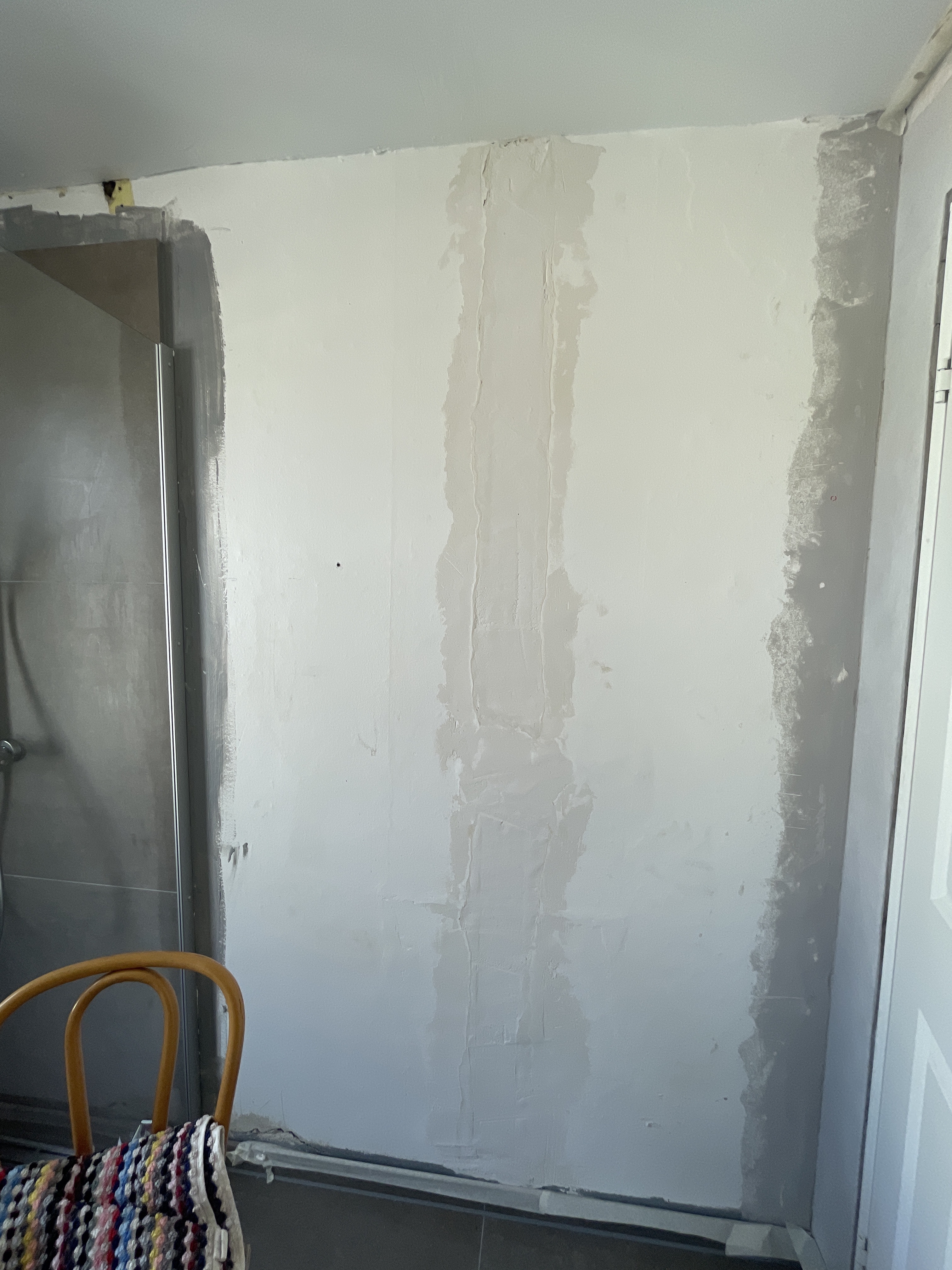 Spartling + filt + maling (har selv maling) på badeværelse