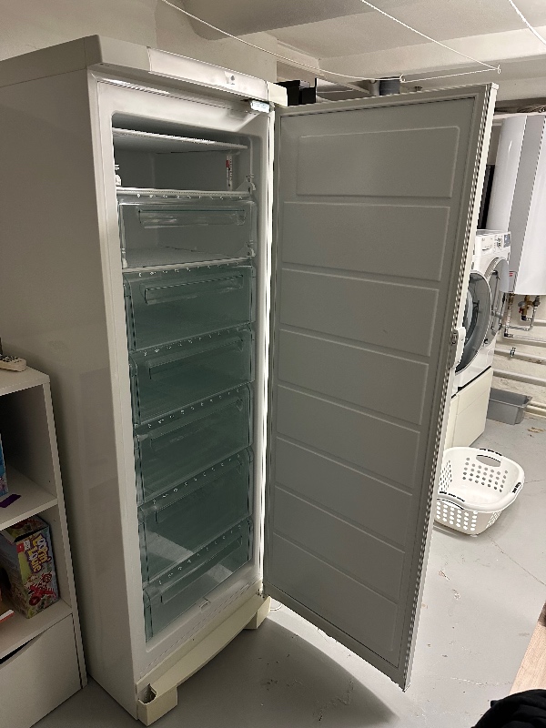 Hent hårde hvidevarer (køleskab og skabsfryser)