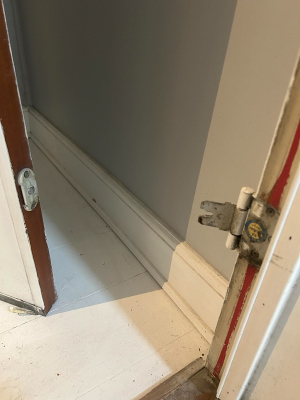 Skift af hængsler på dør