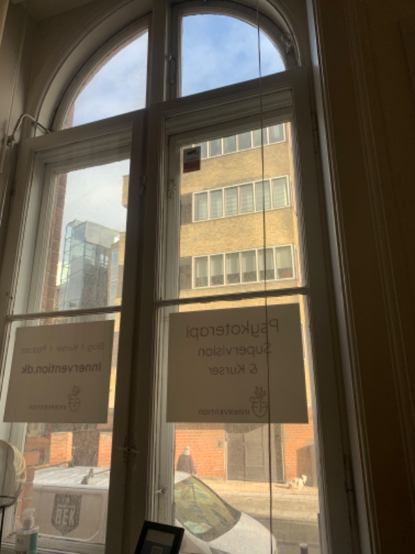 Vinduespudsning, høj stueetage