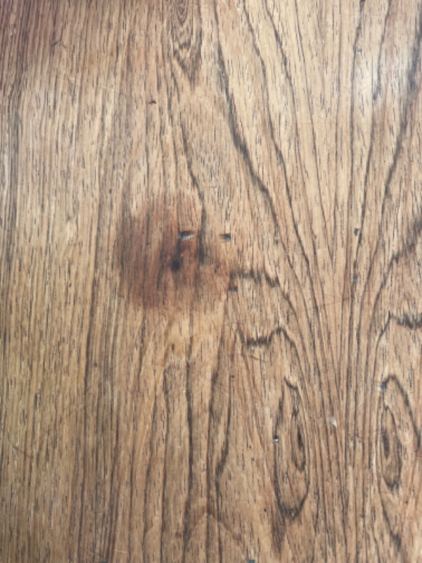 Fjernelse af pletter på borde