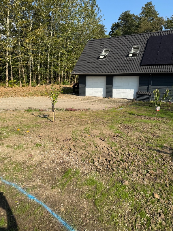 Plæning af have og fjernelse af sten - montering af robotkabel