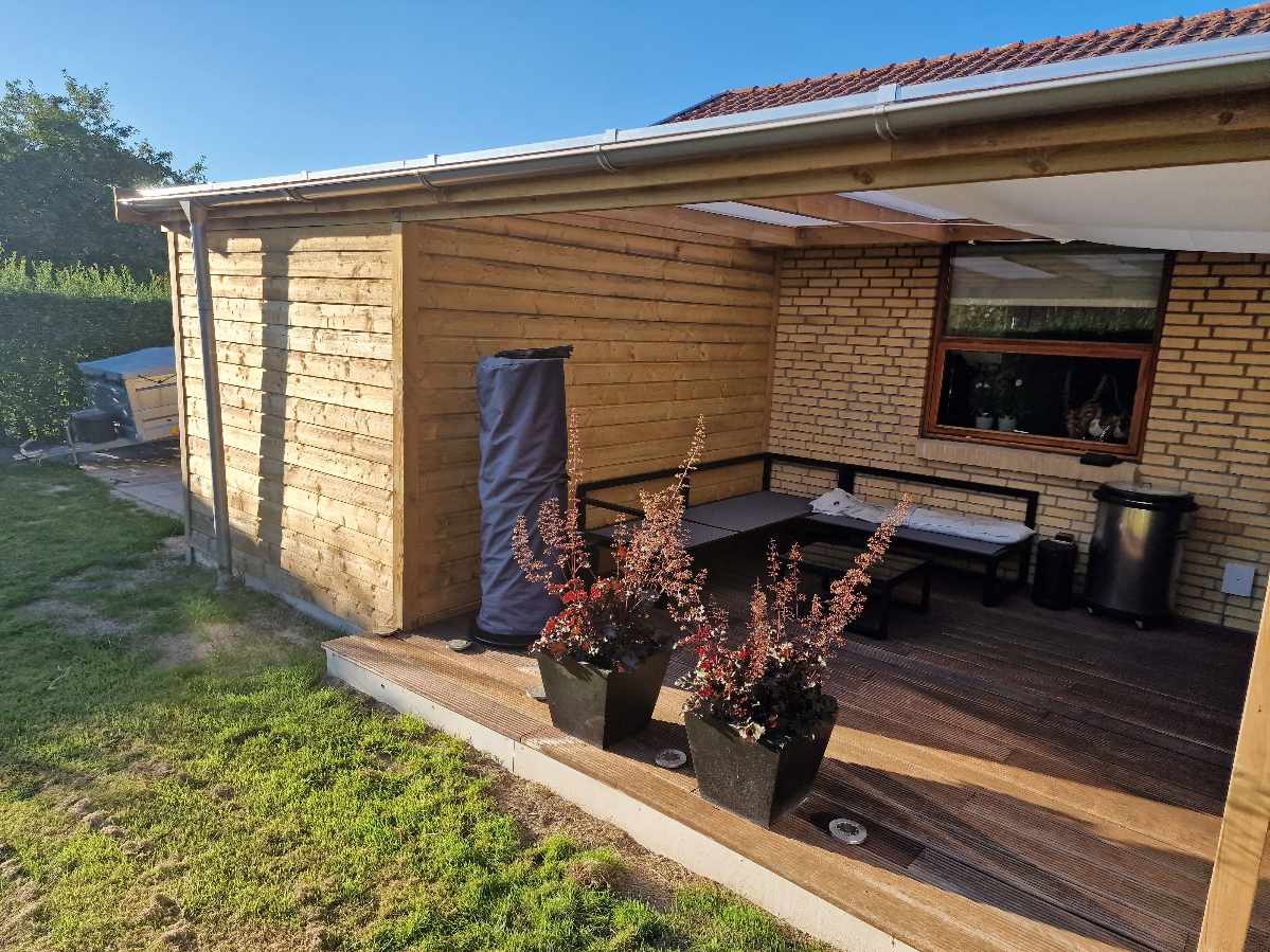 Malet terasseoverdækning.