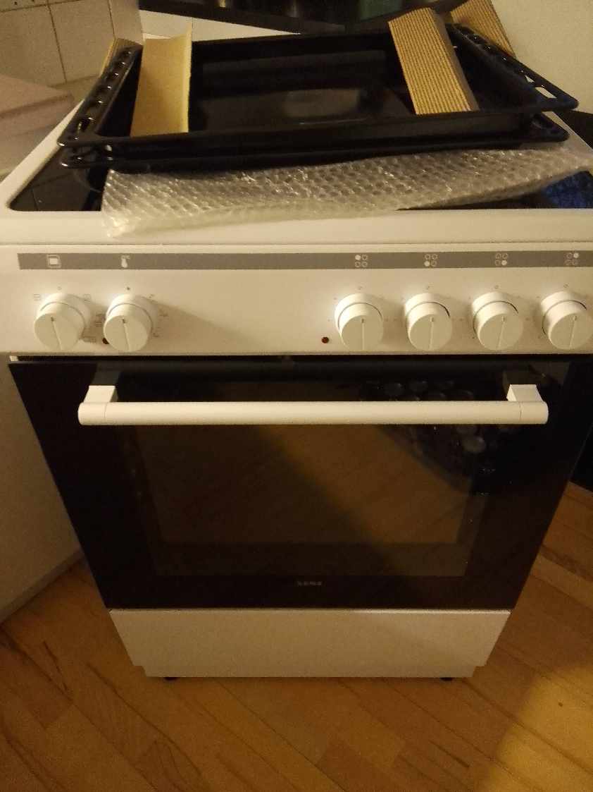 Hej det er Anne duch.jeg skal have tilsluttet et komfur fra power der hedder zenz og det er et glaskeramisk komfur og der er kun oven i og det hedder zenz.da mit bolig selskab ikke gøre det 😢😢.så jeg vil blive taknemmelig 🙏🙏 hvis jeg kunne får det tilsluttede.og hvad koster det 🙂 og det må kun koster højest 1000.kr  da jeg nu er træt af at leve af rugbrød for det har jeg gjorde nu i en uge😢😢.med venlig hilsen Anne duch 🙂