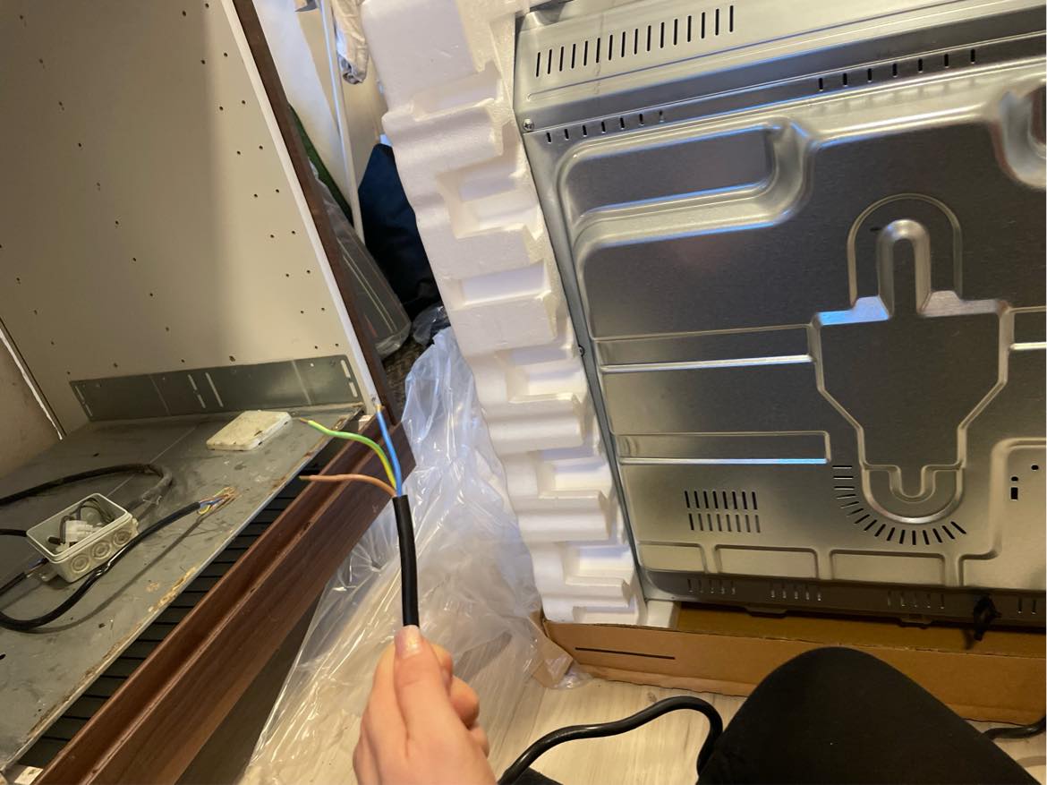 Sætte ovn til strøm